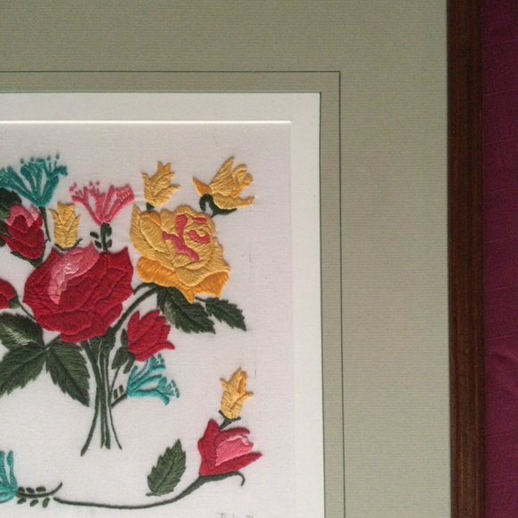 Vintage Needlework art Embroidery Needlepoint flowers in wood frame signed - Picture 4 of 10